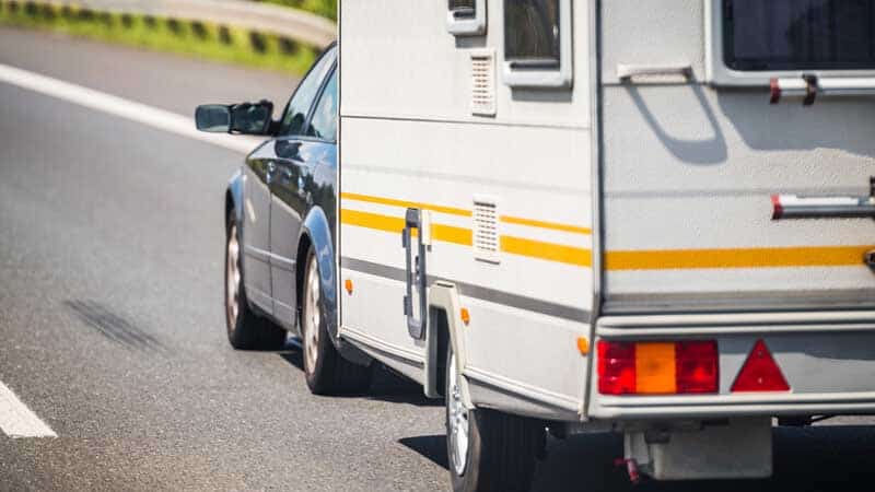 do travel trailers have parking brakes