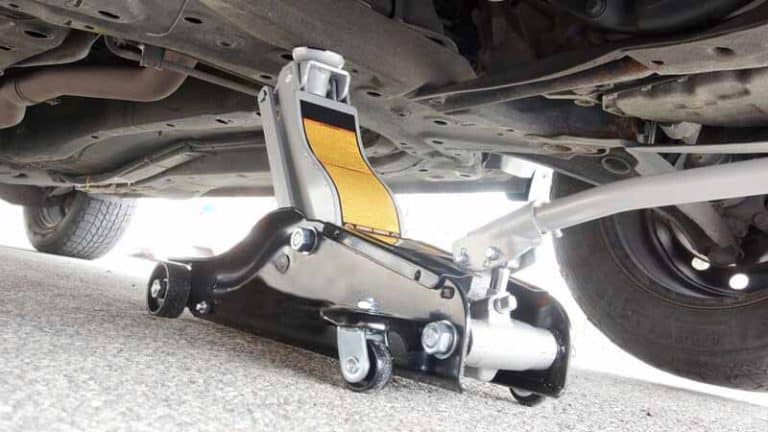 Do Travel Trailers Come With Tire Jacks RVing Smart